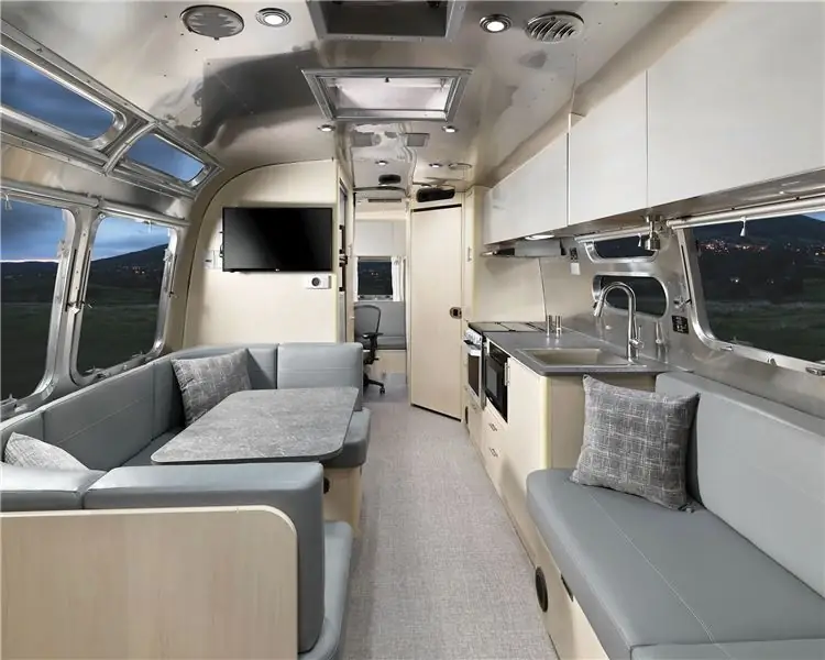 Arbeiten Sie von zu Hause oder wo auch immer mit dem neuen Flying Cloud-Modell von Airstream