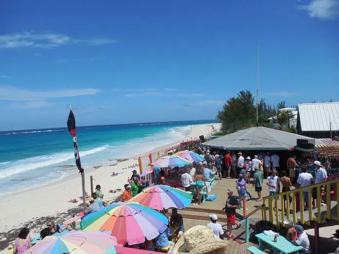 Bahamalar'daki Guana Cay'deki Nipper's Bar