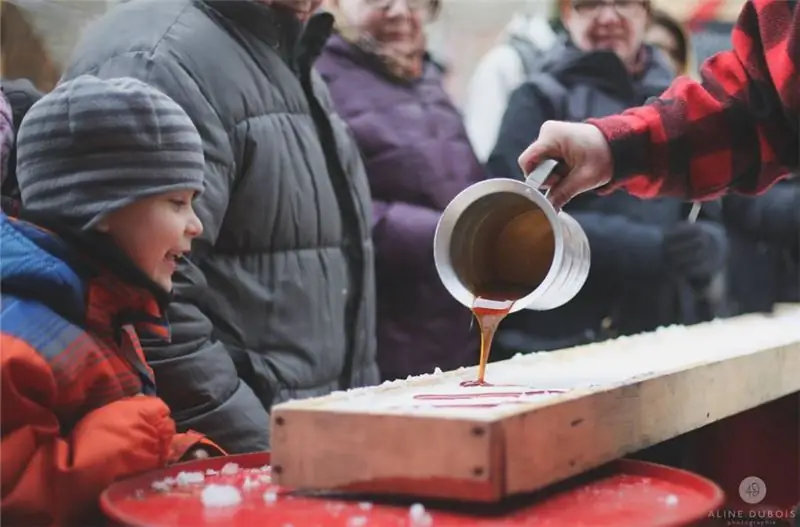 Festival Montreal pada bulan Maret 2017 termasuk festival jalanan sirup maple Cabane Panache et bois rond